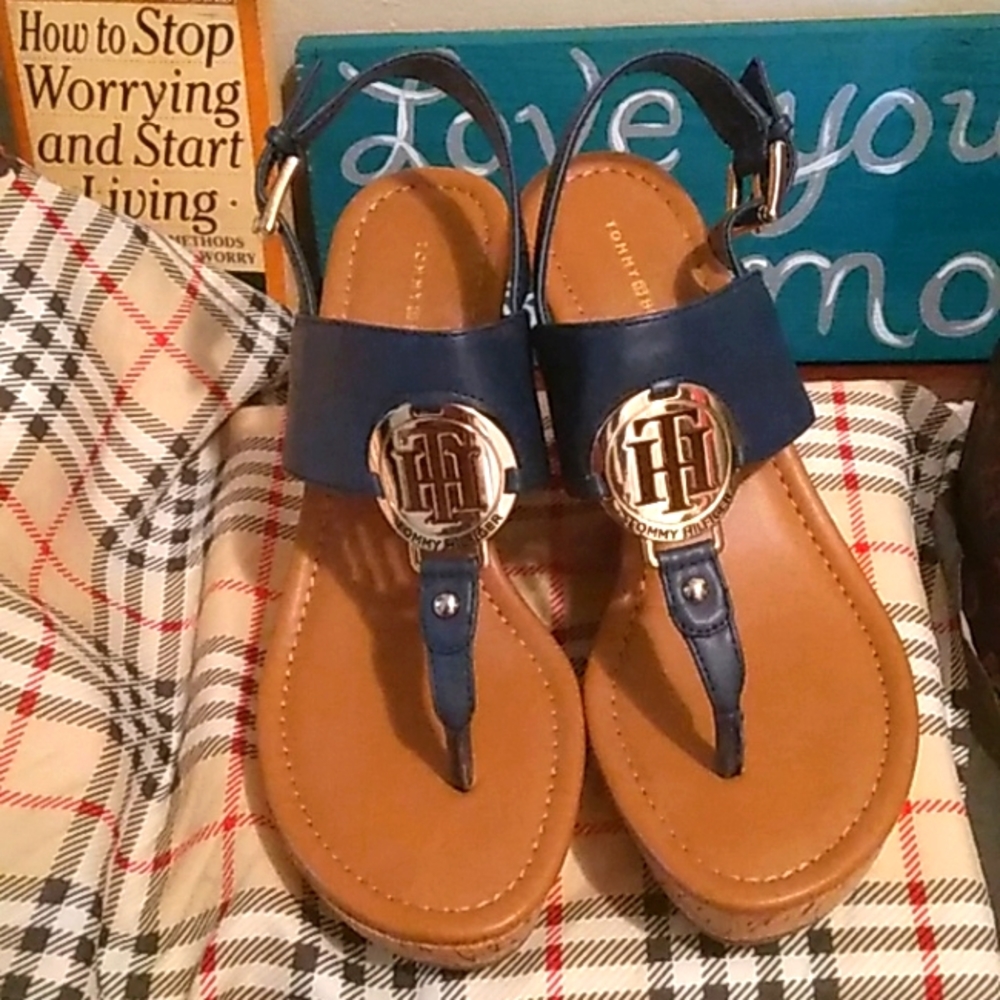 TOMMY HILFIGER WEDGES